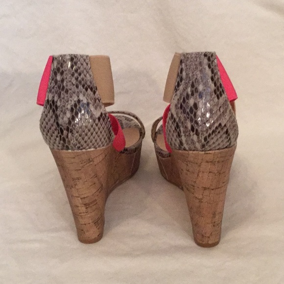 Snakeskin and neon platform sandals - Picture 4 of 7